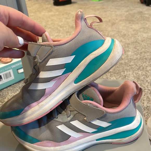 Girls adidas shoes size 13K - Picture 3 of 6